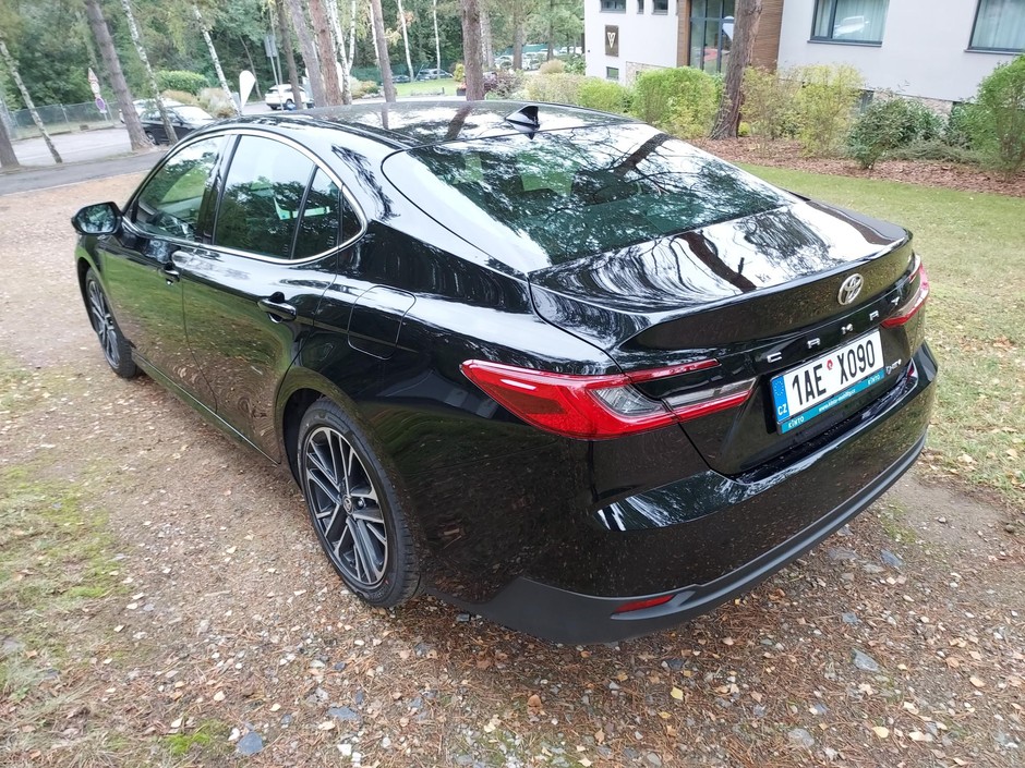 Toyota Camry 9. generacji