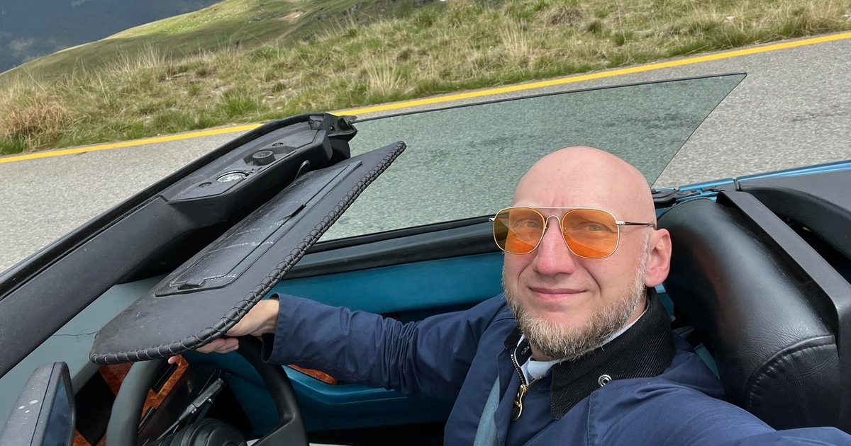 Marcin Napieraj podczas wakacyjnej podróży Corvette