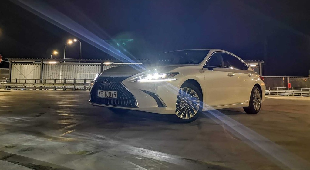 Lexus ES
