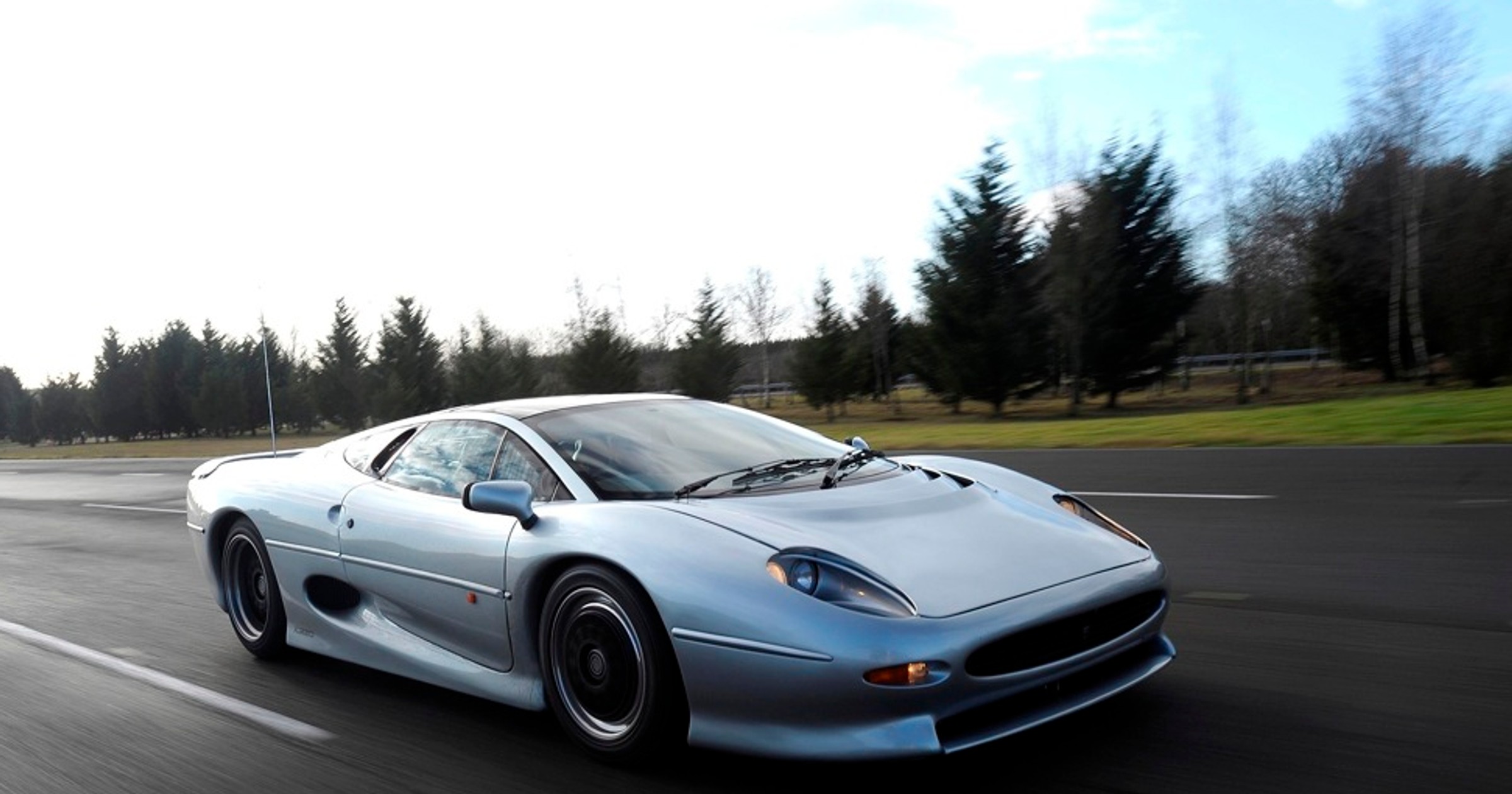 Jaguar XJ 220: dwadzieścia lat minęło