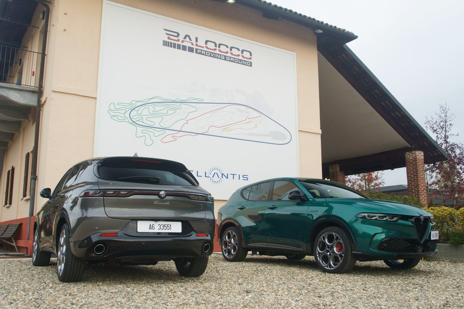Alfa Romeo Tonale Plug-In Hybrid Q4 na torze Balocco