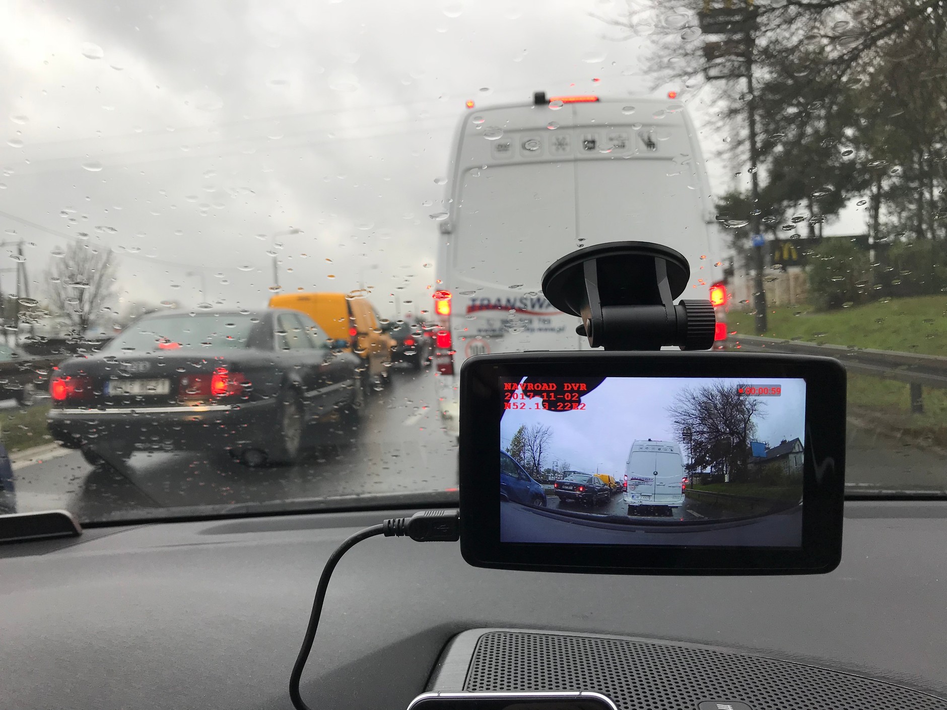 Kamera pod względem możliwości jest porównywalna z urządzeniami za ok 300-400 zł. NavRoad UNI