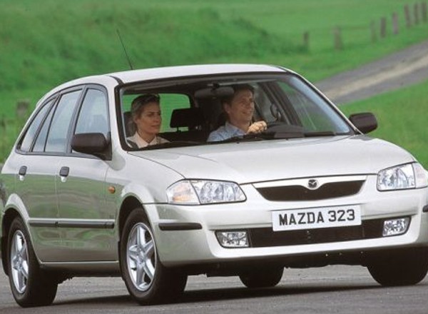 Azjatyckie hity: Mazda 323F - lać paliwo i jeździć