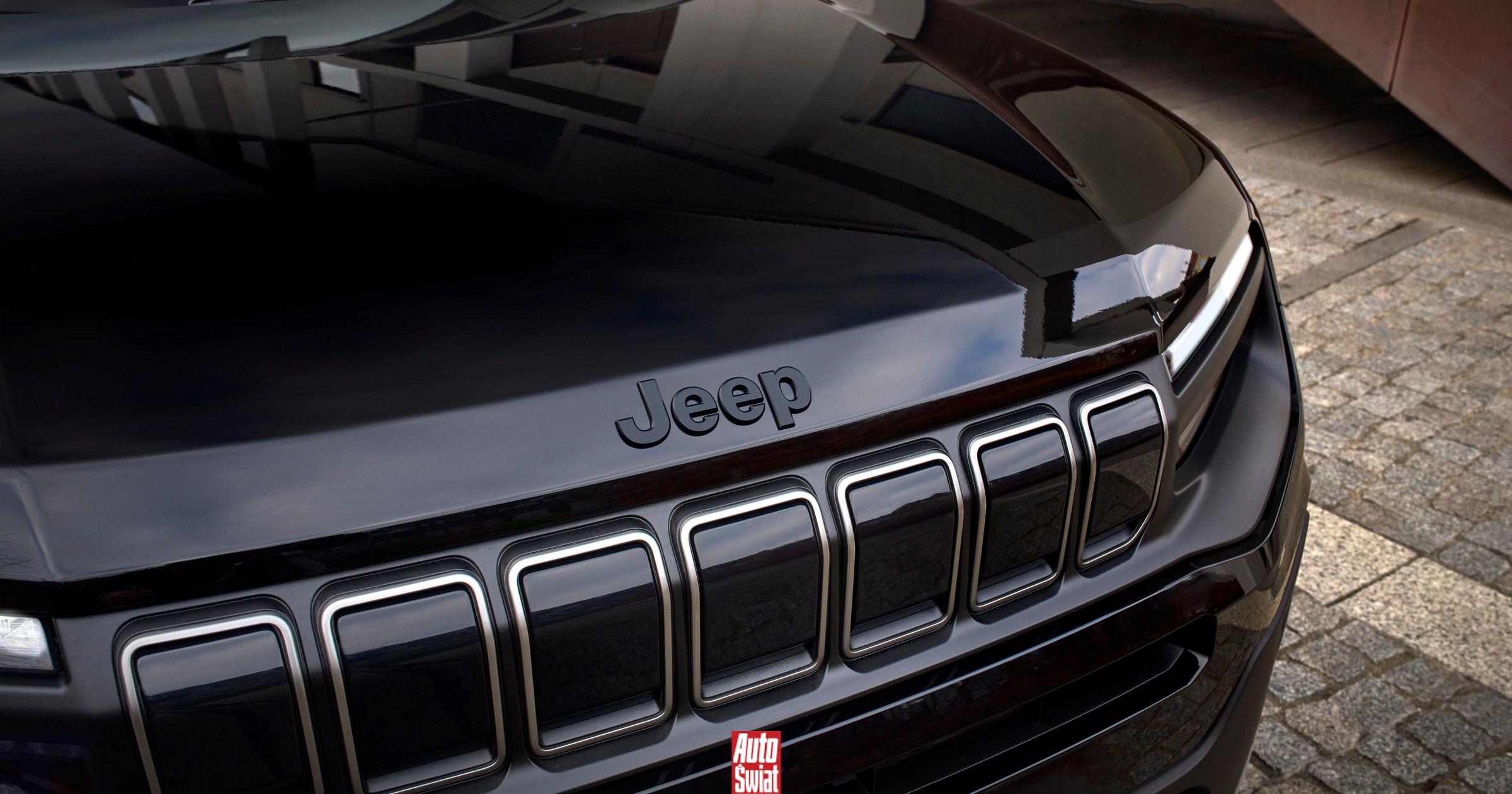 Nowa wersja specjalna Jeepa Avengera. Black Edition jest produkowany w Tychach