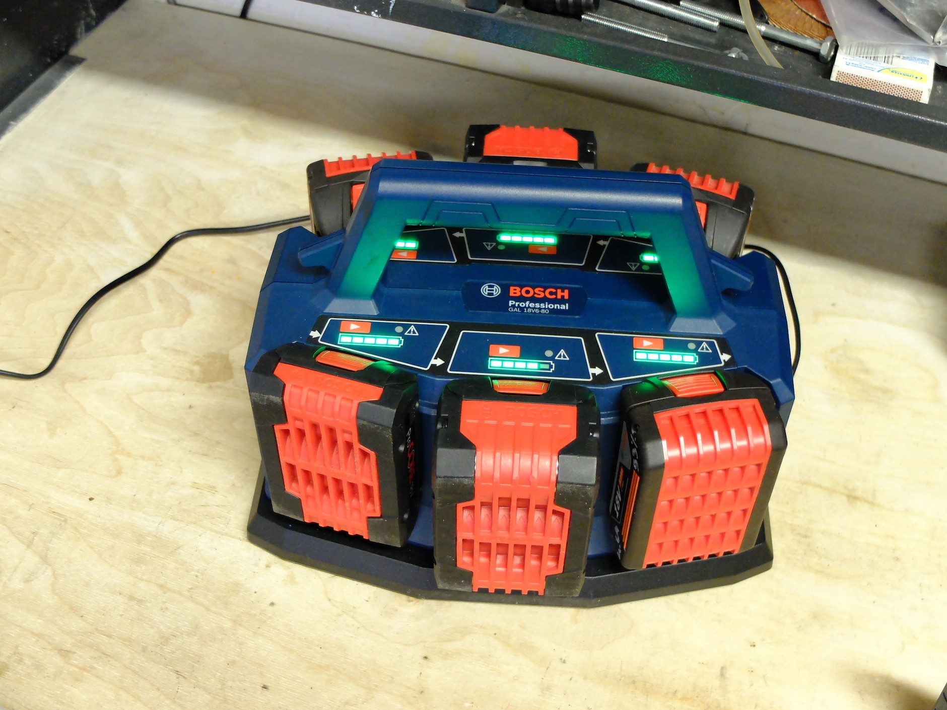Ładowarka Bosch Professional na 6 baterii – nowość dostępna na rynku od 2021 roku