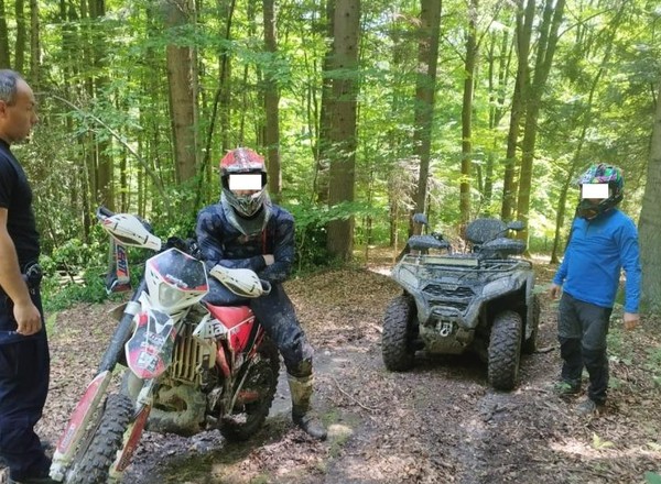 Nowe przepisy mają chronić lasy przed hałasem motocykli i quadów. RPO już wskazuje na niekonstytucyjność