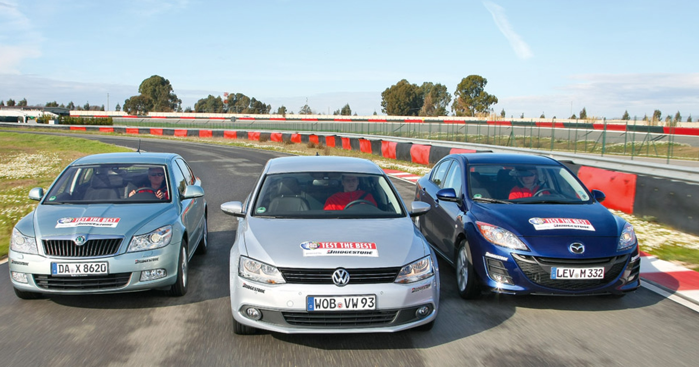 Skoda Octavia kontra VW Jetta i Mazda 3: czy kompaktowy sedan ma sens?