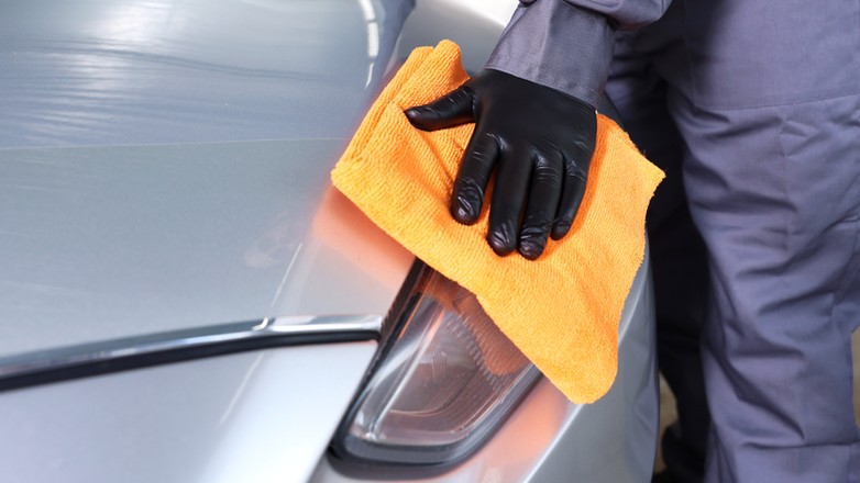 Reflektor samochodowy można wyczyścić domowymi sposobami