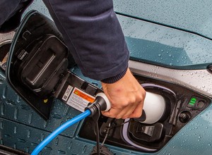 Dopłaty do samochodów elektrycznych. "Program jest gotowy". Czeka na transzę z KPO