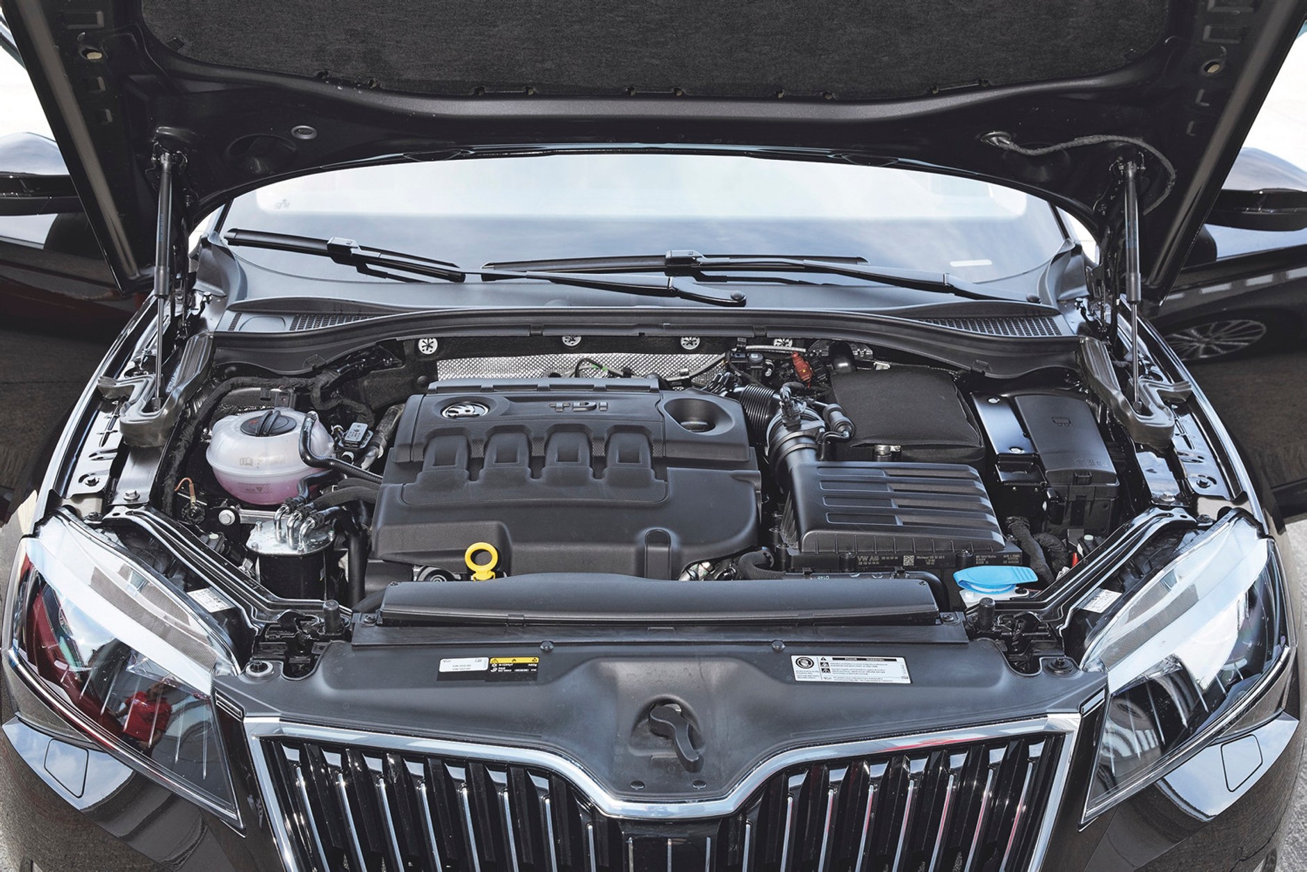 Nowy Opel Insignia kontra Ford Mondeo, Mazda 6 i Skoda Superb - kto wyprzedzi Opla?