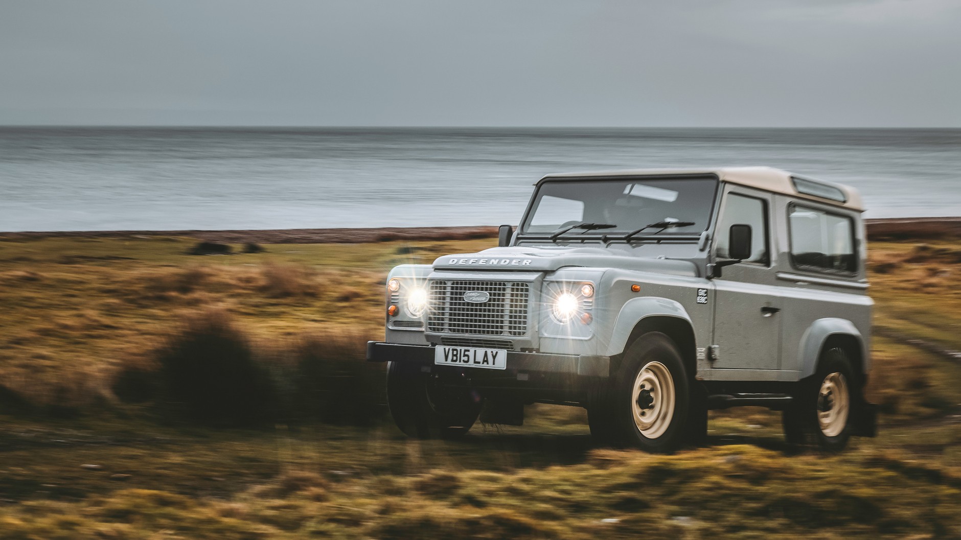 LAND ROVER CLASSIC DEFENDER WORKS V8 ISLAY EDITION