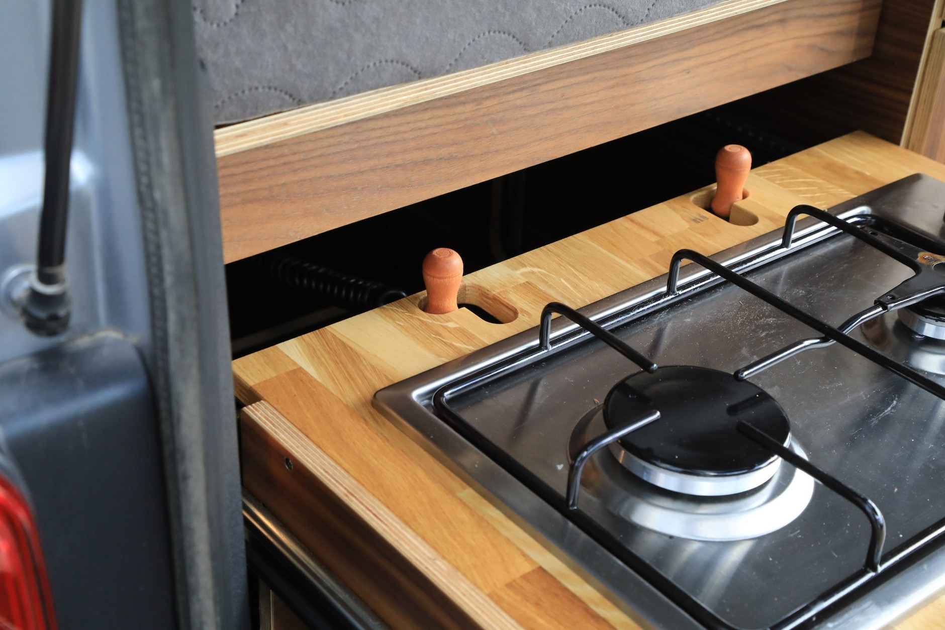 Zestaw kamperowy zamontowany w Toyocie Proace Verso