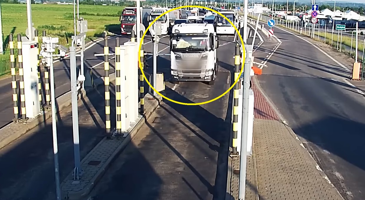 Próbował siłowo przejechać przez granicę z Ukrainą. Chwile grozy w Medyce [WIDEO]