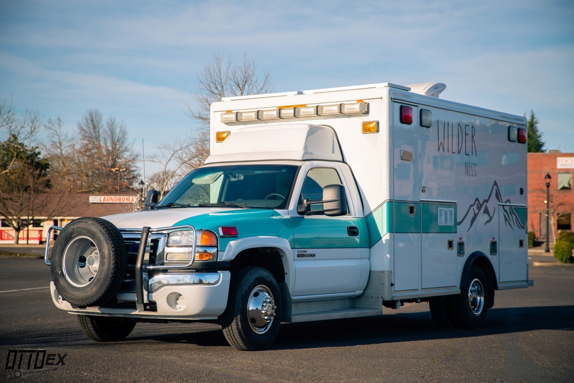 GMC 3500 4x4 – karetka jako kamper