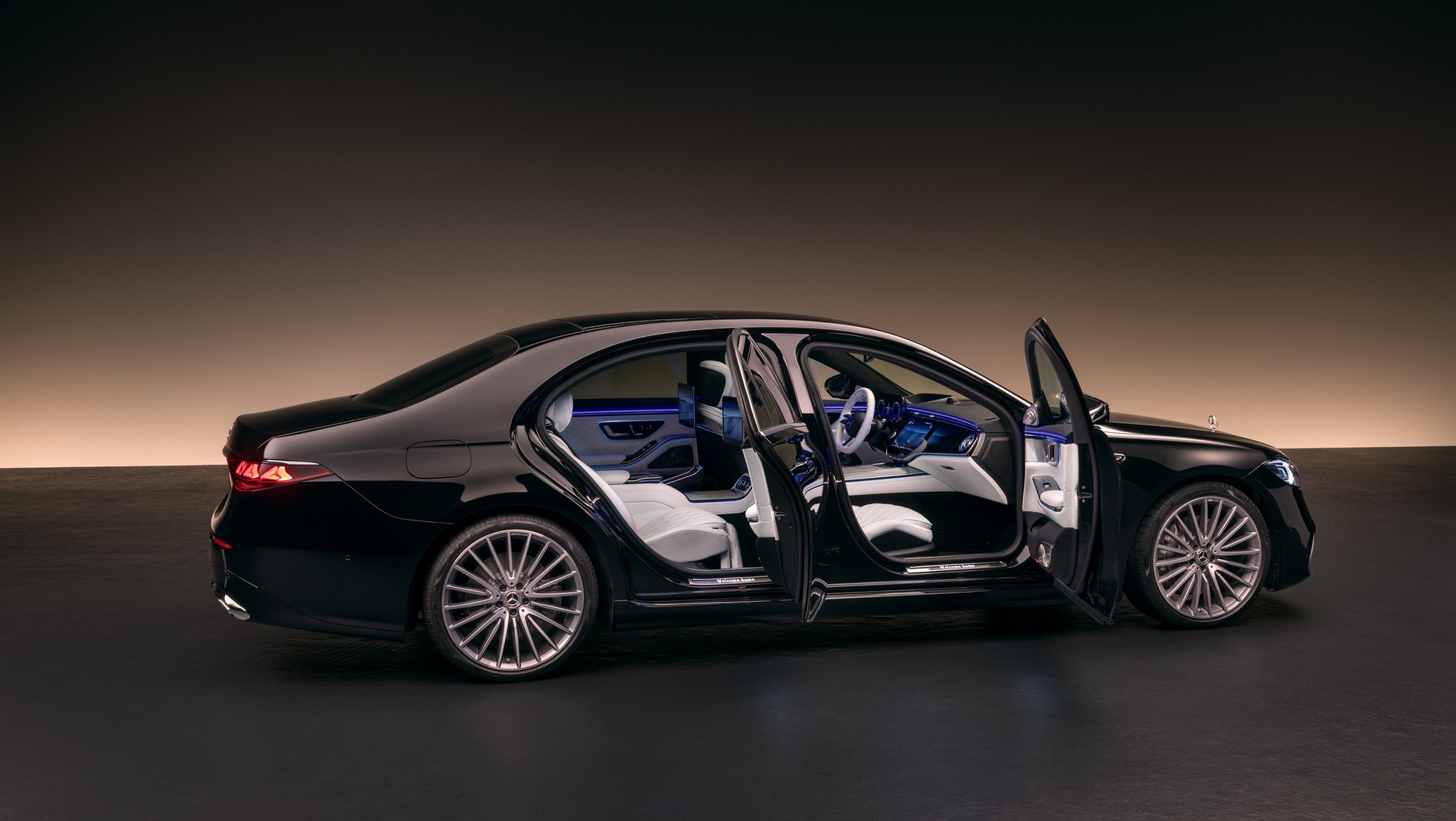 Mercedes Klasy S W223 po liftingu. Koncern liczy, że w 2026 roku przychody ze sprzedaży aut luksusowych znacząco wzrosną. Odnowiona klasa S ma w tym pomóc.