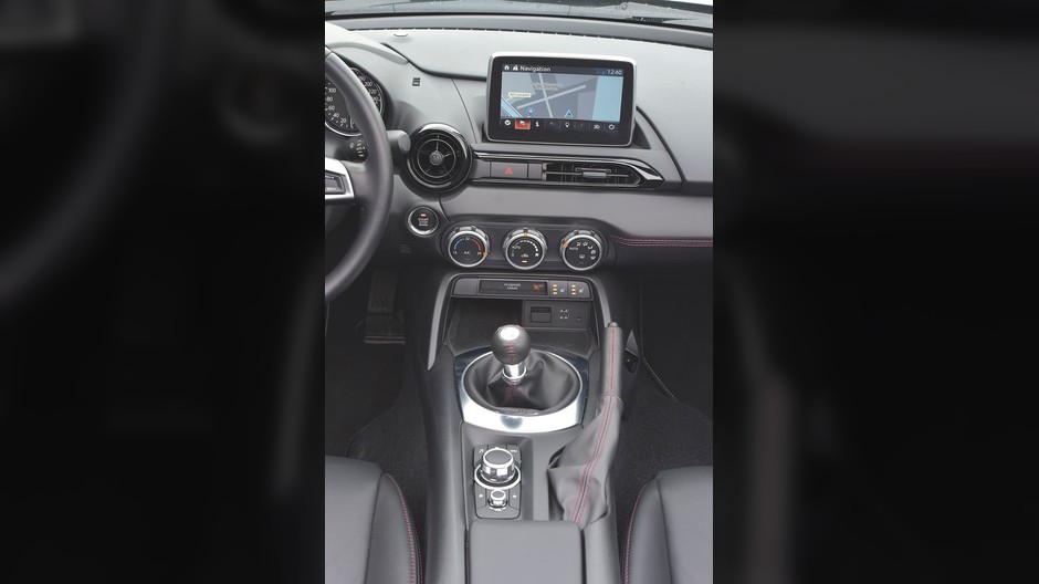 Mini Cooper Cabrio kontra Mazda MX-5 - kabriolety pełne radości