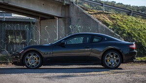 Adam Kornacki wyjaśnia sprawę z urwanymi drzwiami Maserati. Ile kosztowała naprawa?