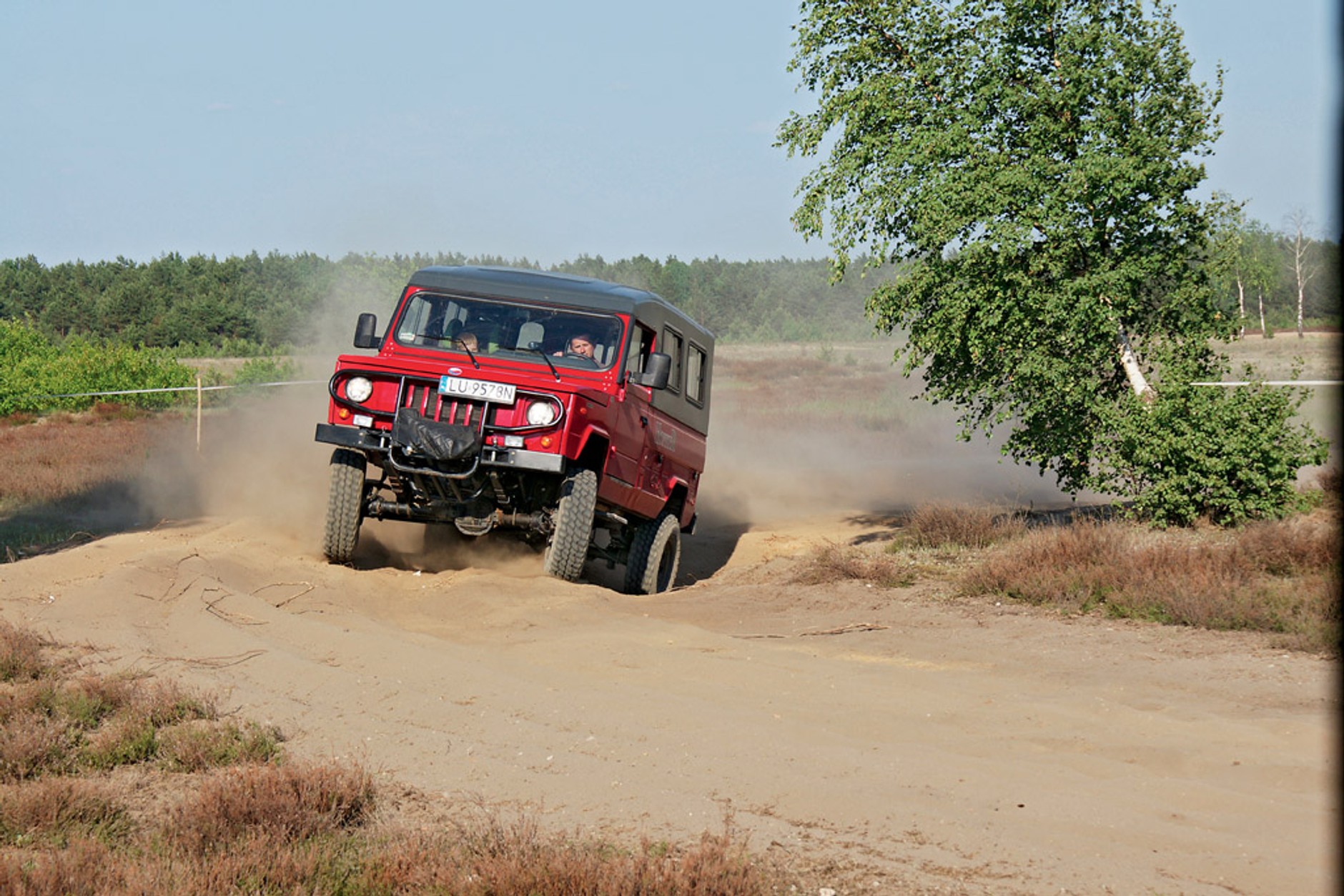 Mercedes G 350 kontra Land Rover Defender i Honker 2000: czy prawdziwe terenówki są na wymarciu?