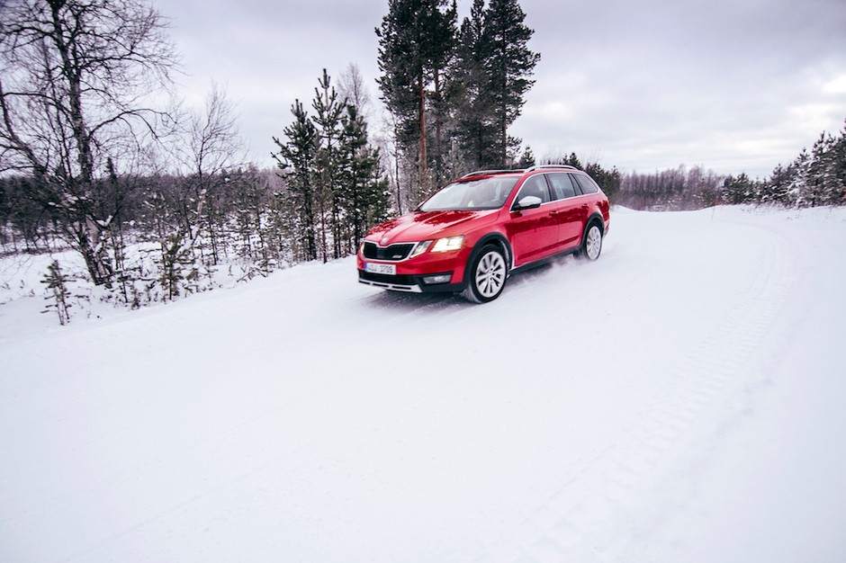 Skoda 4x4 – jazda na lodzie i śniegu