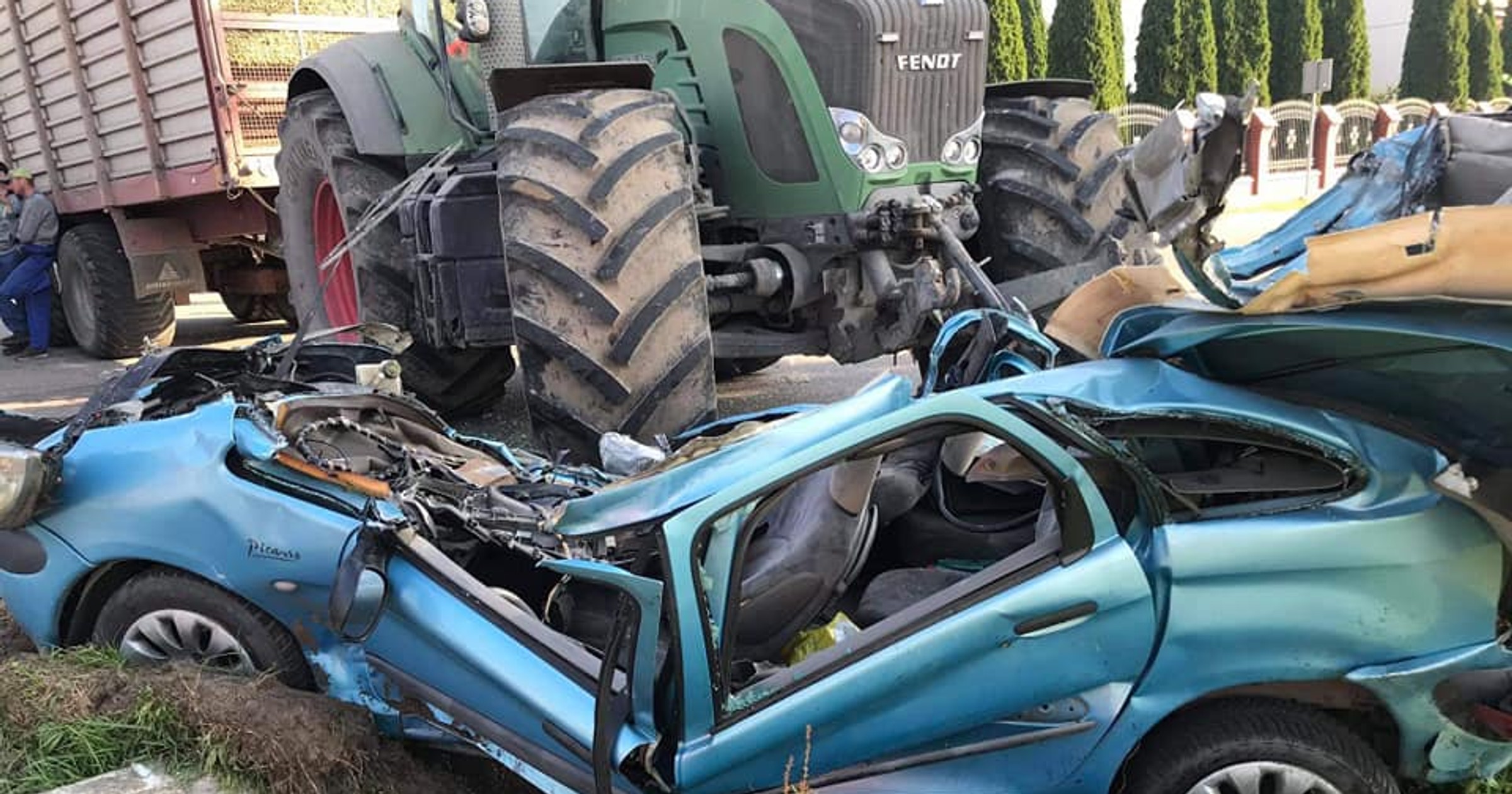 Ciągnik rolniczy najechał na auto