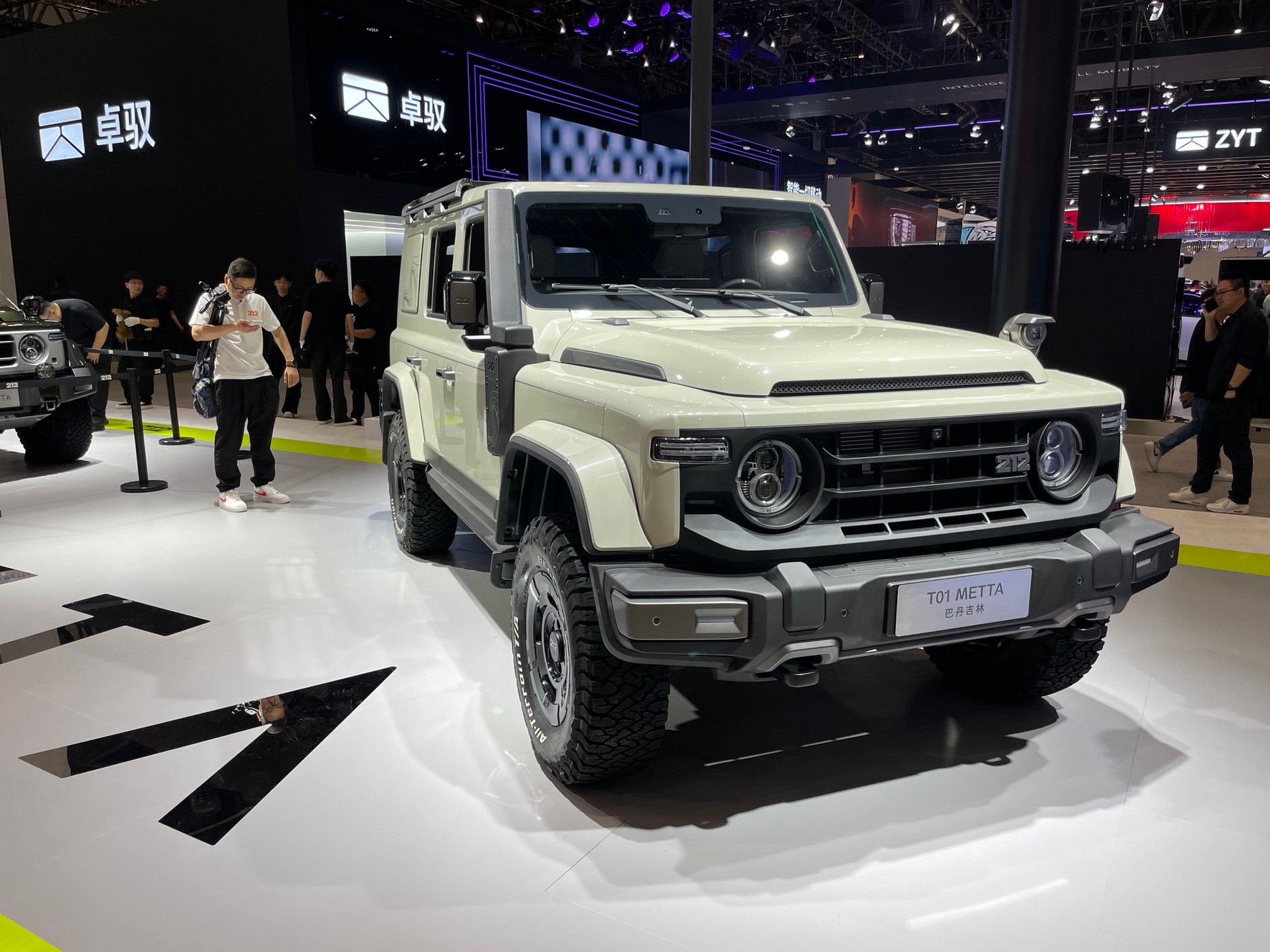 Chińskie terenówki BAW 212 na targach Auto China 2026 w Pekinie