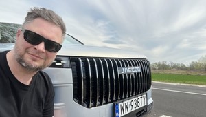 Jeździłem chińskim hybrydowym SUV-em. Daje ponad 1200 km zasięgu i 7 lat gwarancji. Sprawdzam, czego mu brak