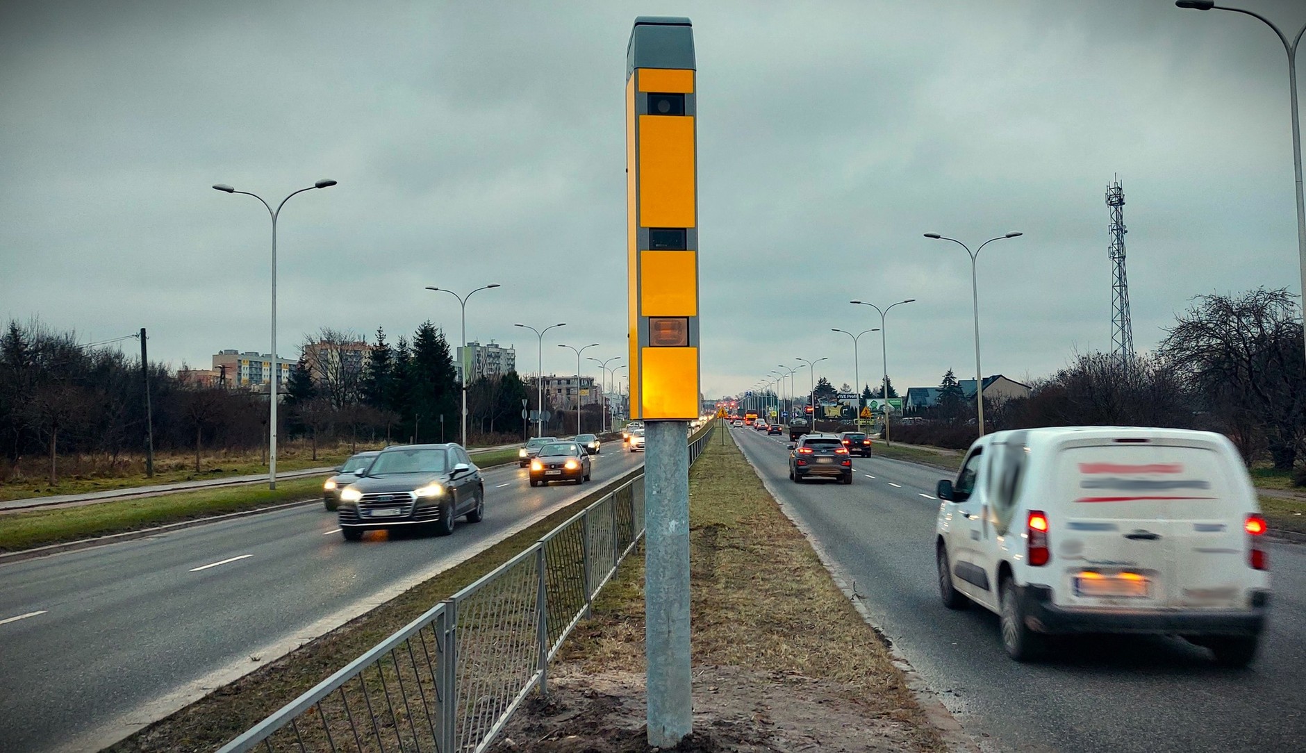 W Polsce mamy kilka rodzajów nowoczesnych fotoradarów. Jednym z nich jest Mesta Fusion RN. To urządzenie, które jest niemal nieomylne