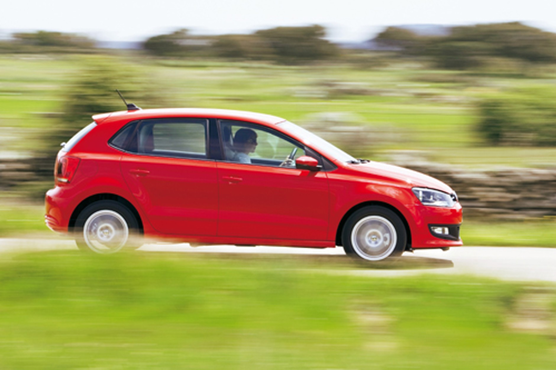 Nowy Volkswagen Polo gra w minigolfa