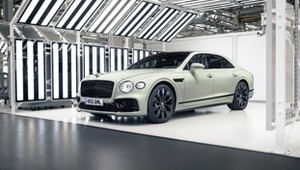 Gołębia szarość i szałwiowa zieleń – Bentley w kolorach z przeszłości