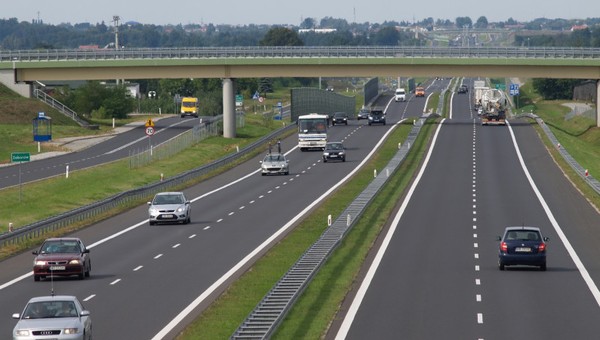 Płatne drogi ekspresowe dla aut osobowych? Ministerstwo odpowiada