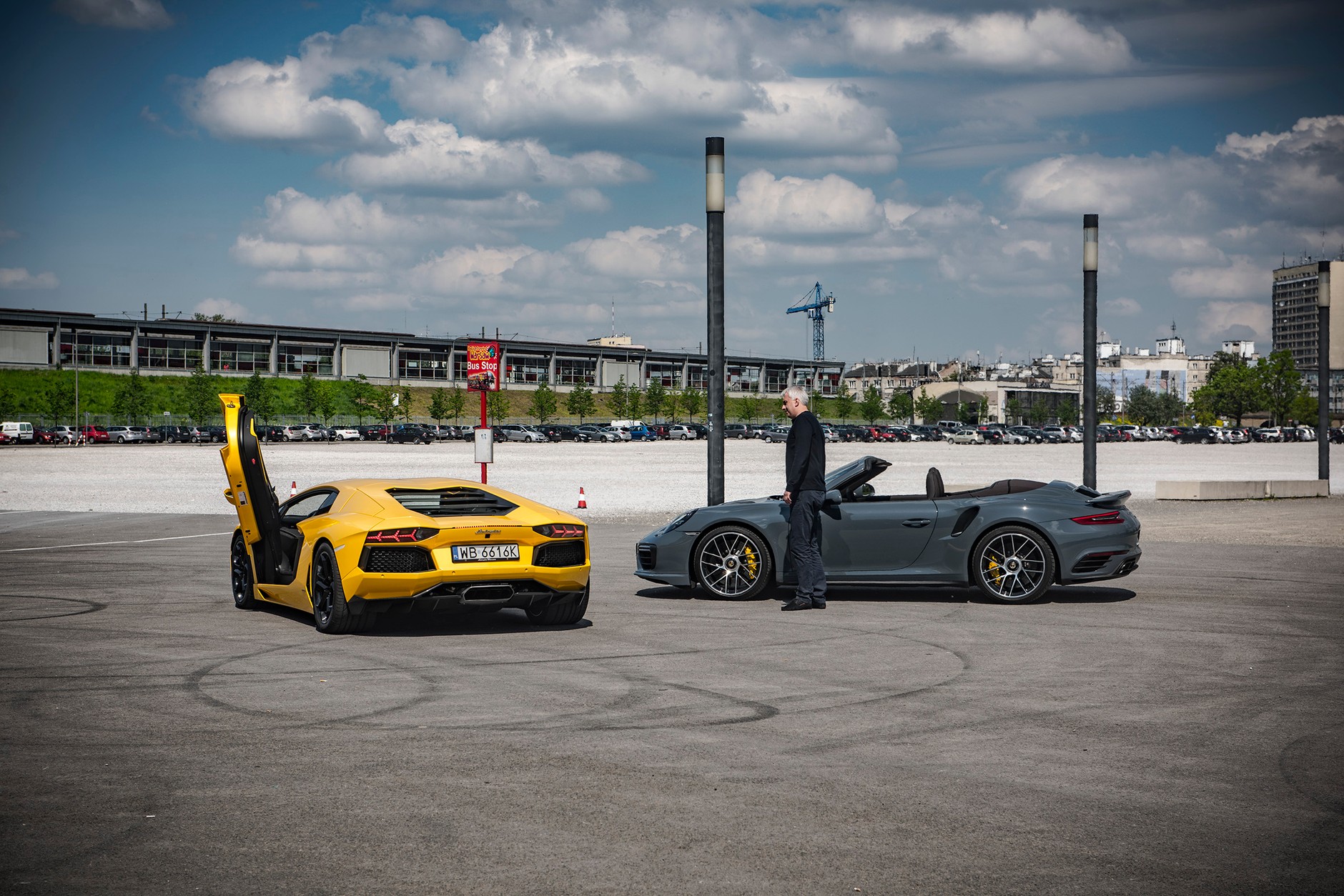 Lamborghini Aventador Coupe vs. Porsche 911 Tubo Cabrio