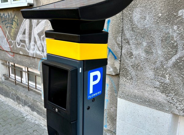 Wypróbowałem nowy parkomat. Jest lepszy, ale nie zapłacisz gotówką