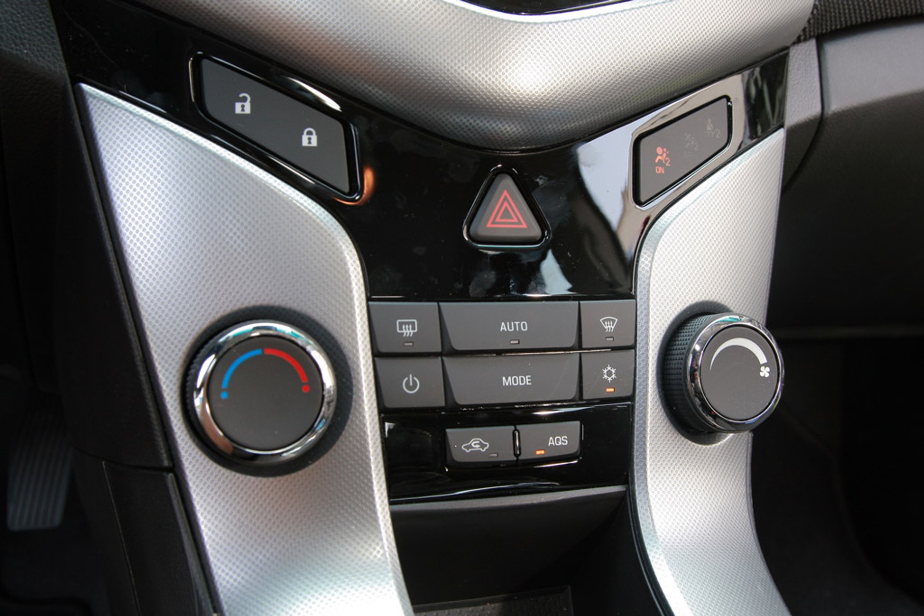 Cruze hatchback: czy Chevrolet pokona Volkswagena Golfa