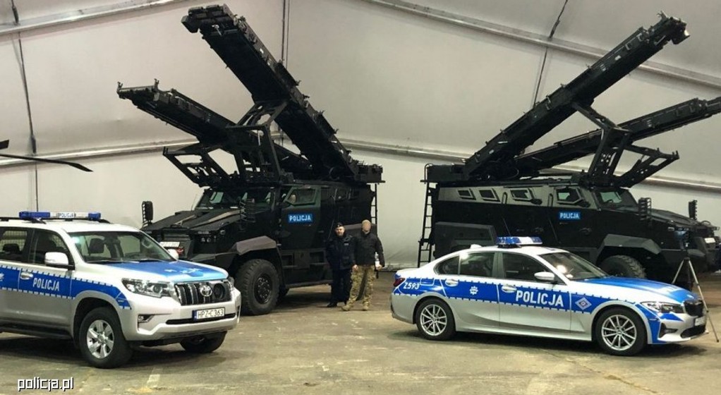 Policja kupiła helikoptery, drony i wozy opancerzone