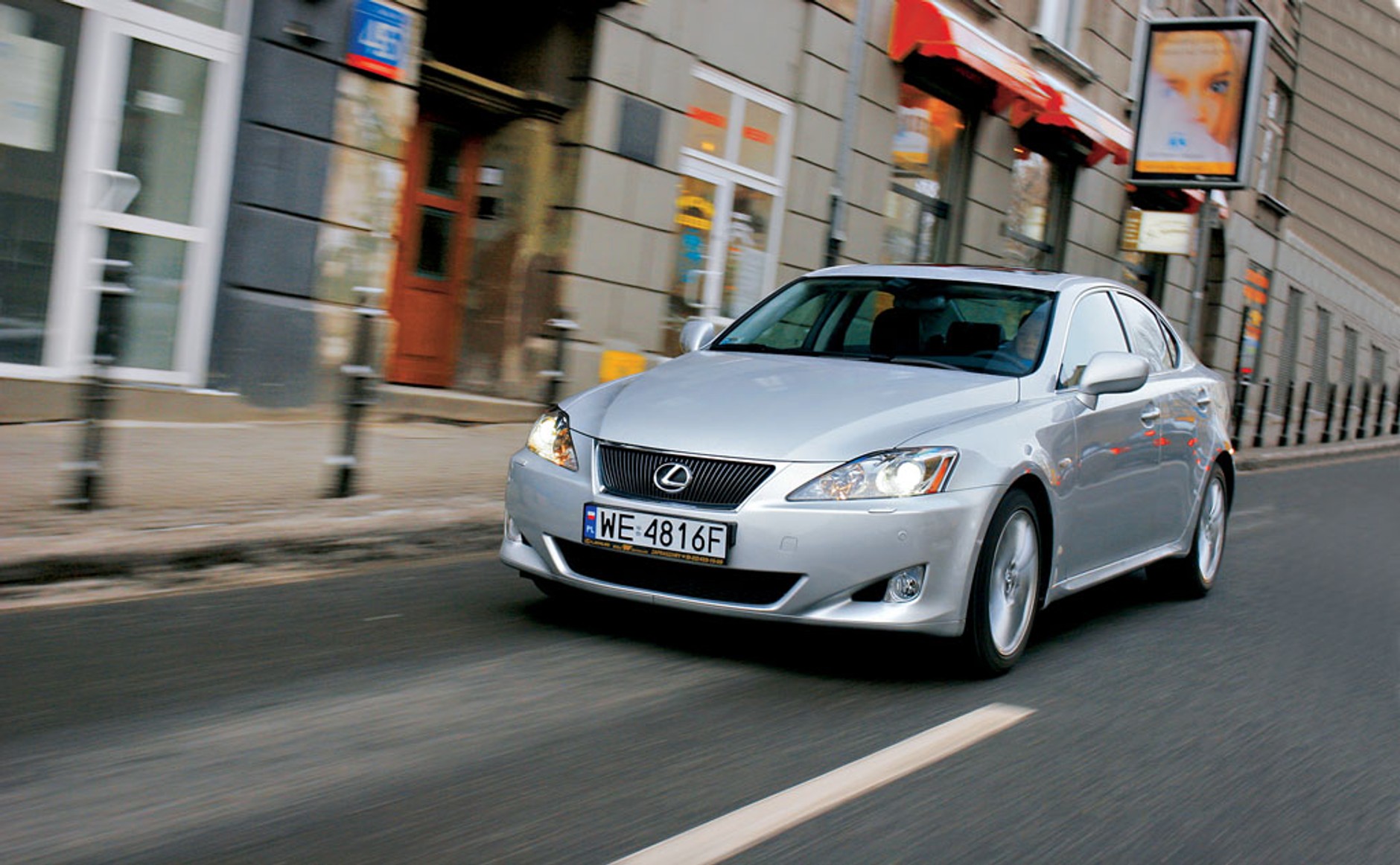 Lexus IS - solidne auto, poza wersją z dieslem