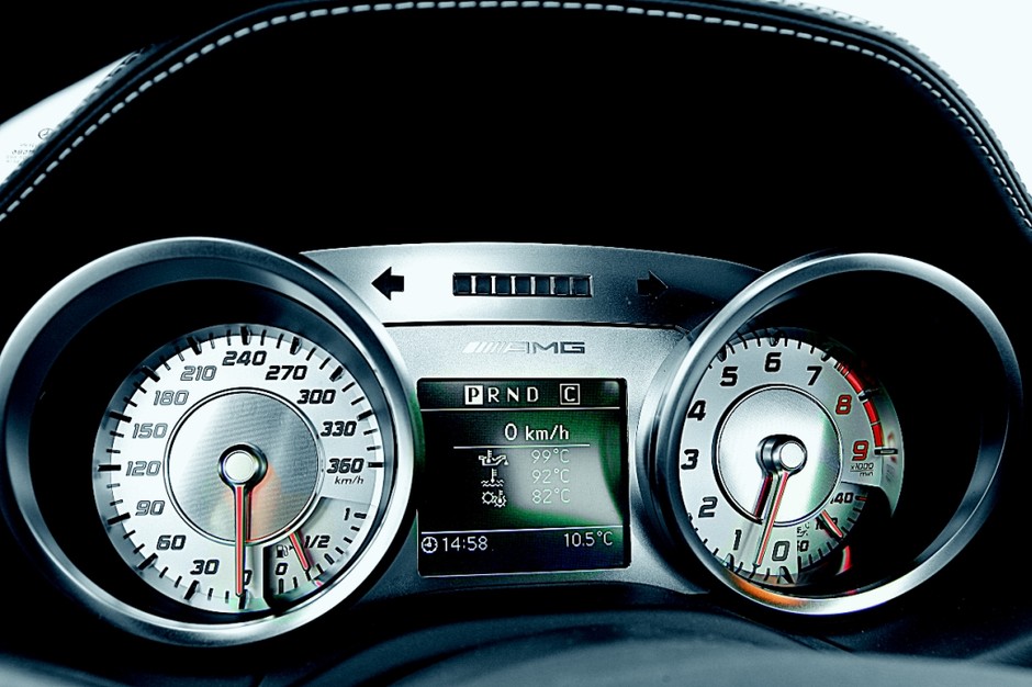 Mercedes SLS wczoraj i dziś: dwa wcielenia skrzydlaka, to lepsze niż latanie