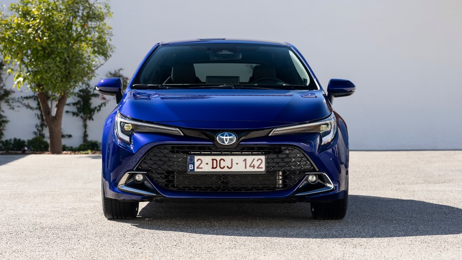 2023-COROLLA-Hatchback-DPL-02