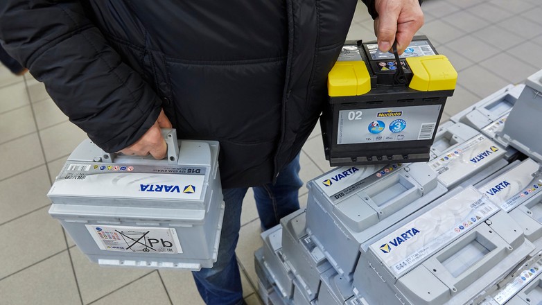 Kupno akumulatora w zwykłym sklepie to czasem optymalny wybór