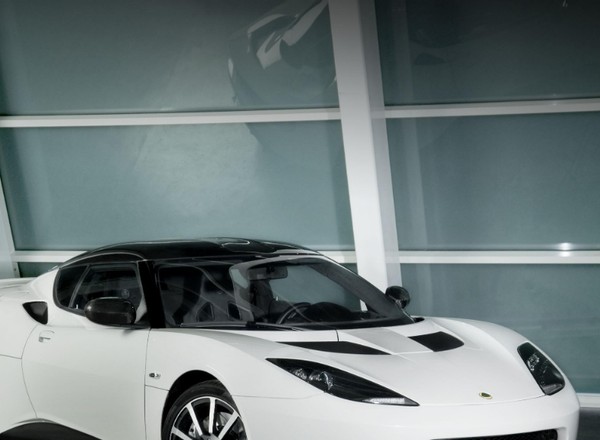 Lotus opracuje dwa nowe silniki