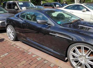 Aston Martin zlicytowany, Ferrari i Maserati po raz trzeci na sprzedaż - skarbówka nie rezygnuje