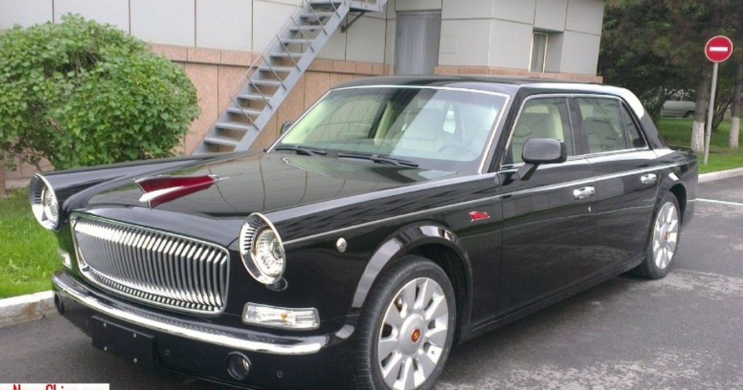 Chińska limuzyna odbiera klientów Rolls-Royce