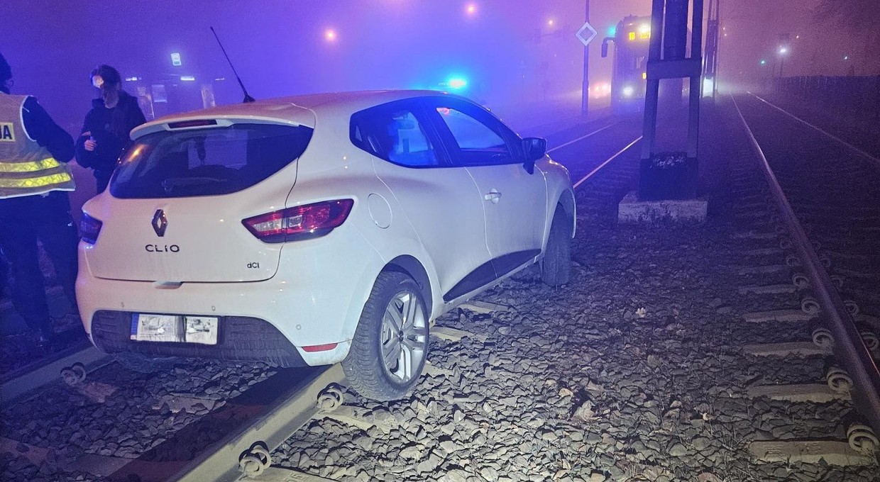 Wjechała samochodem na torowisko. MPK: "najlepszy wynik w rankingu"