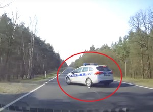 Wjechał w radiowóz skręcający w lewo. Sąd wydał wyrok. Internetowi eksperci oburzeni