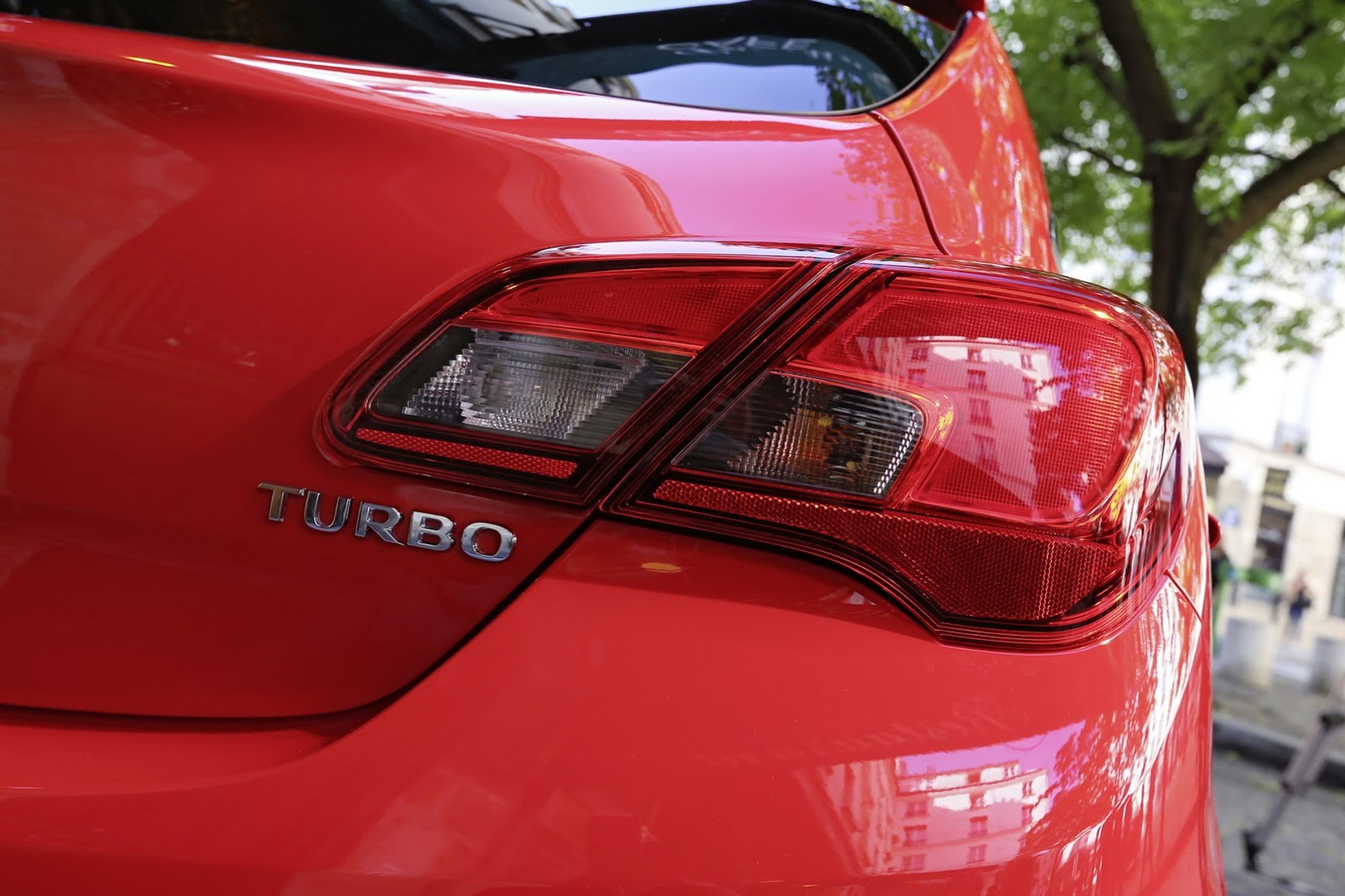 Opel Corsa z Claudią Schiffer w Paryżu