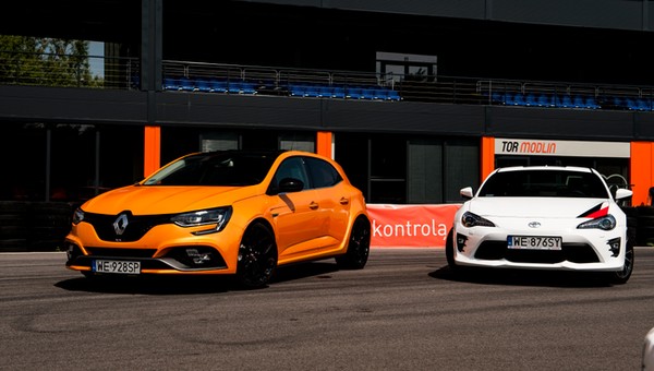 Toyota GT86 vs Renault Megane RS