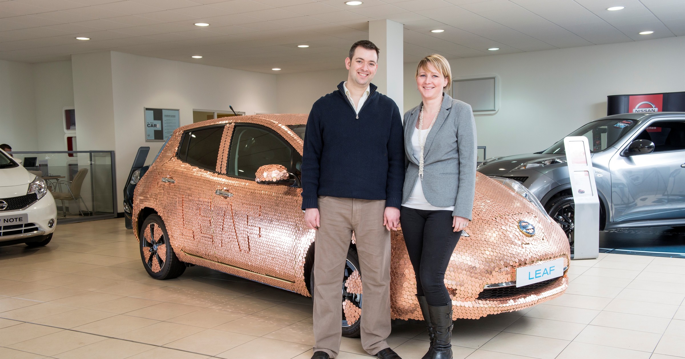 Dlaczego Nissan obkleił Leafa monetami?