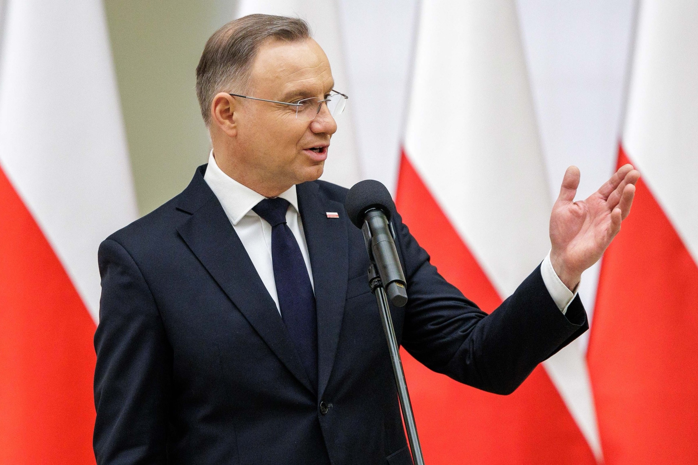 Andrzej Duda wyjaśnia, dlaczego nie prowadzi swojego samochodu. "Przymierzam się"