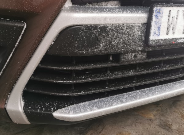 Śnieg może pokonać zaawansowane systemy w samochodzie. Podpowiadam, co z tym zrobić