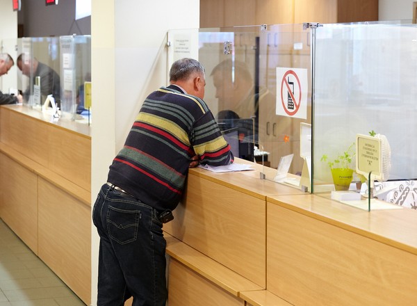 Rejestracja aut w czasach koronawirusa – utrudniona albo niemożliwa, a co z karami?