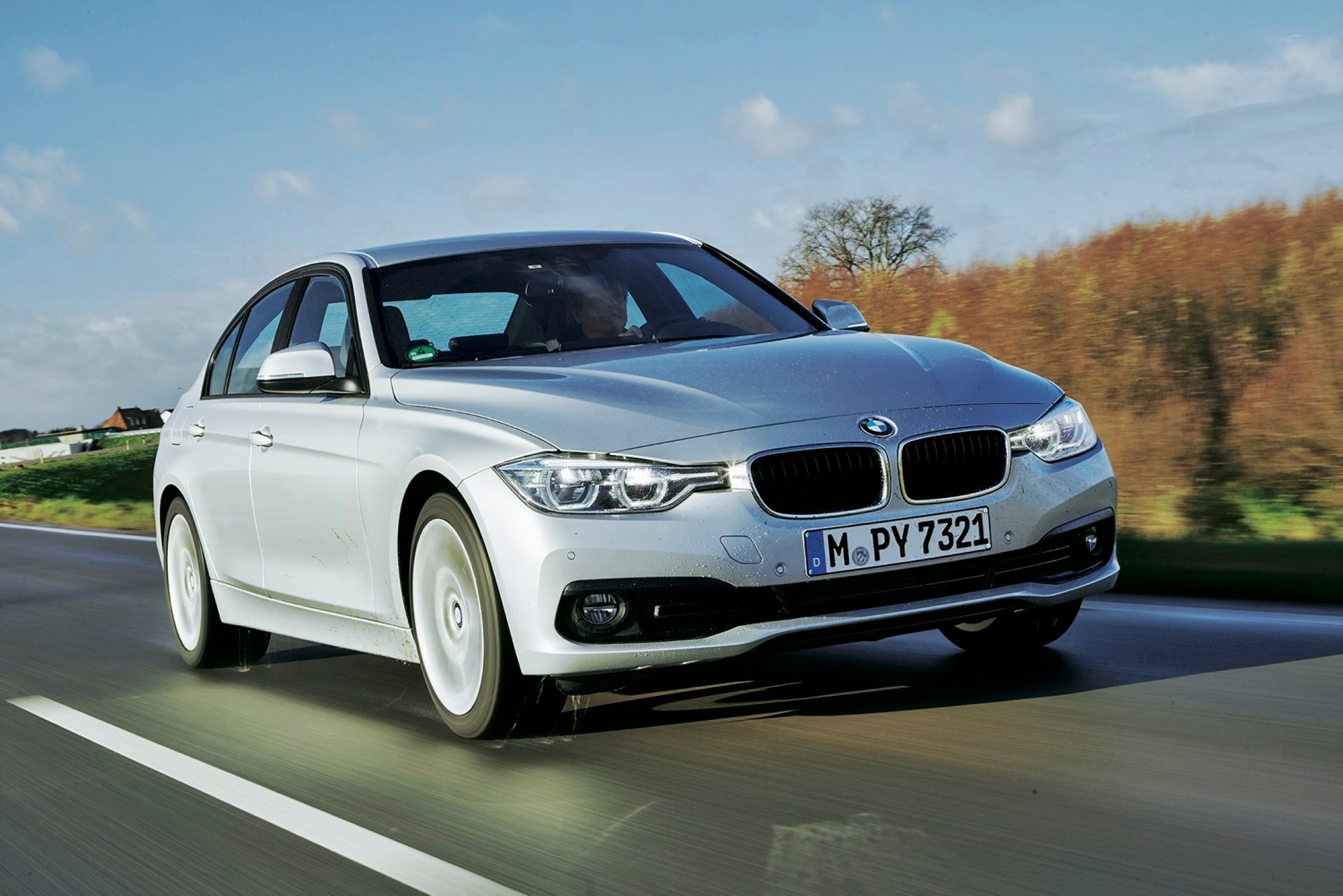 Benzynowe sedany - Audi A4, BMW 318i, Mercedes C 180 i VW Passat - dane techniczne, wymiary, spalanie